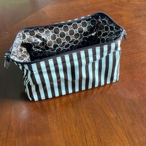 Like new Henri Bendel makeup bag